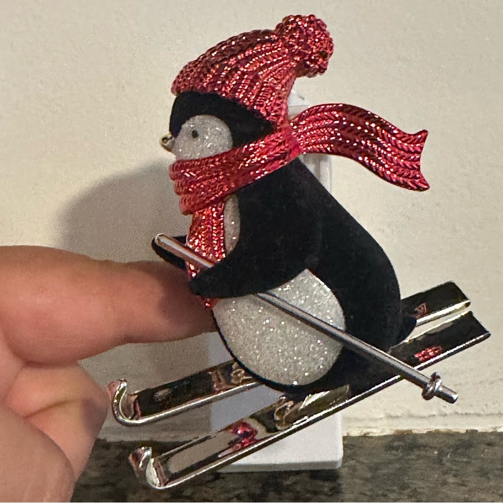 Bath & Body Works penguin ski wallflower fragrance Diffuser Nightlight Christmas